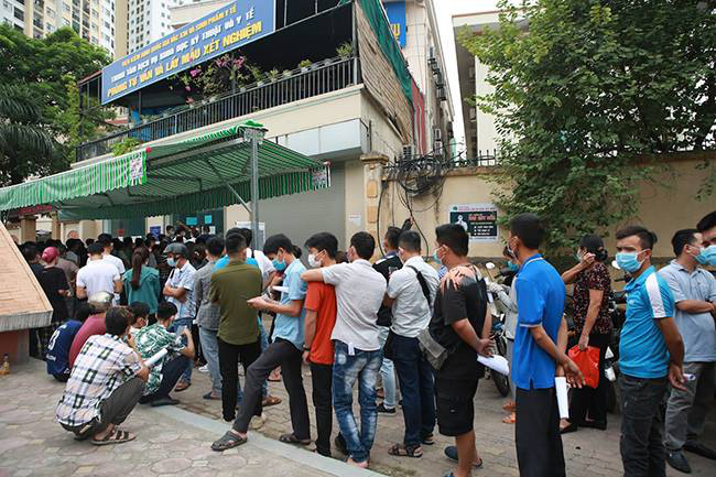 Medlatec Hà Nội tạm dừng dịch vụ xét nghiệm COVID-19 với khách lẻ