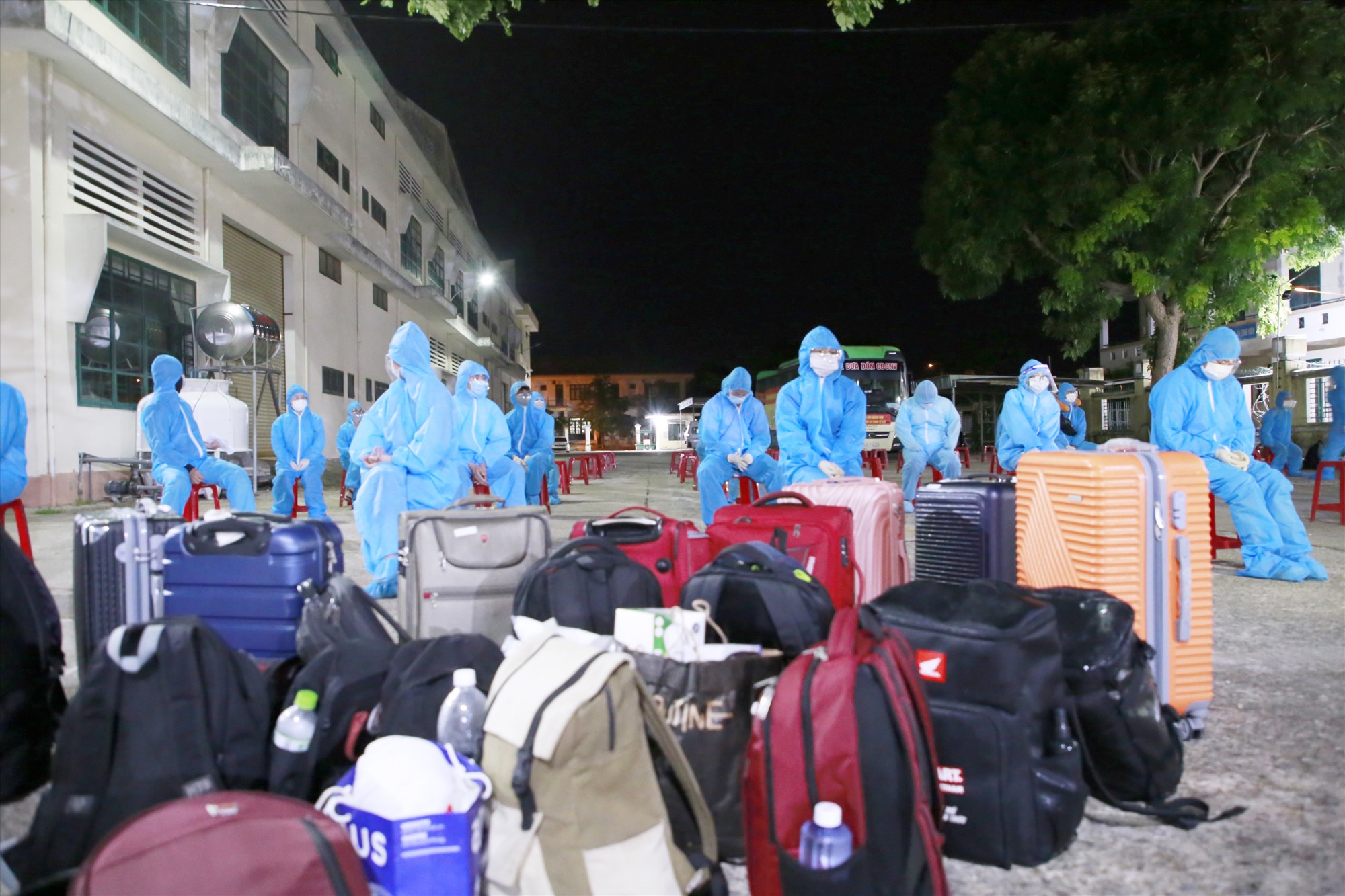 Hai chuyến xe đầu tiên của Quảng Nam đón người dân trờ về từ TP HCM