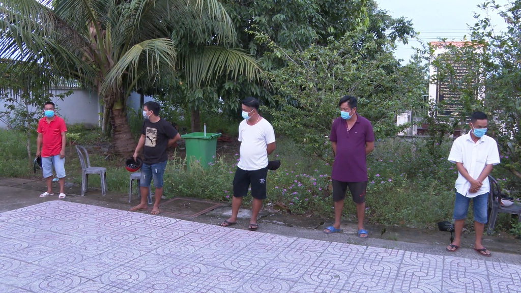 Vĩnh Long Tụ tập giữa mùa dịch, 5 người bị đề nghị xử phạt 75 triệu đồng