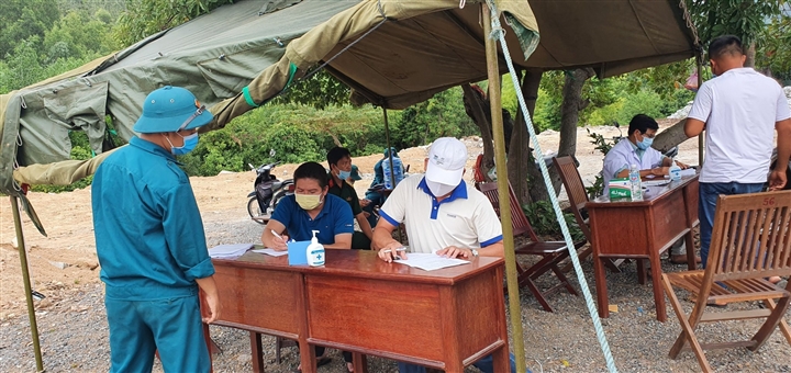 Khởi tố vụ án tài xế làm lây bệnh Covid-19 cho con trai ở Bình Định