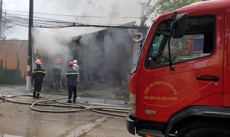 Hà Nội Hỏa hoạn bùng phát tại một nhà xưởng trên địa bàn phường Thịnh Liệt, nhiều tài sản có giá trị bị thiêu rụi