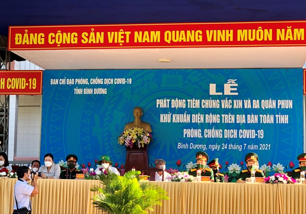 Bình Dương Phát động tiêm chủng vắc xin và phun khử khuẩn diện rộng