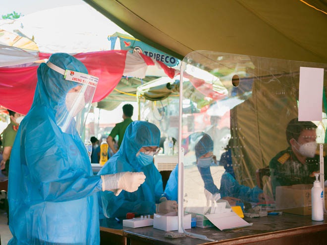 Bình Định 5 nhân viên Y tế dương tính với SARS-CoV-2