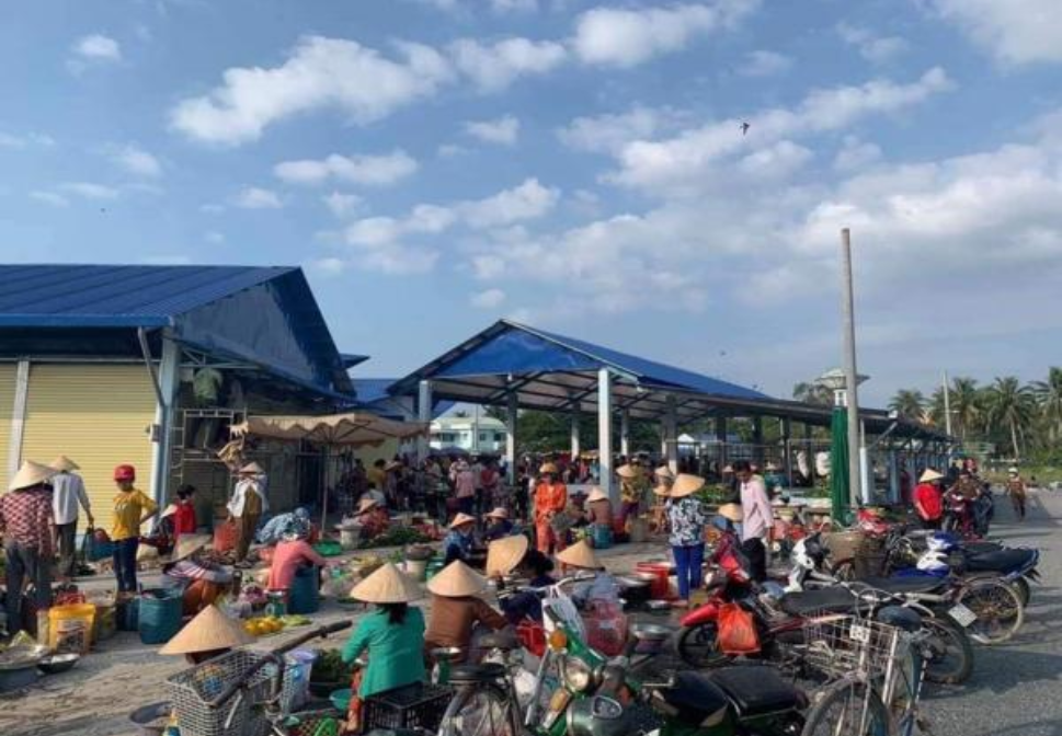 Chợ lớn nhất Vĩnh Long tạm dừng hoạt động vì liên quan đến 2 ca nghi nhiễm COVID-19