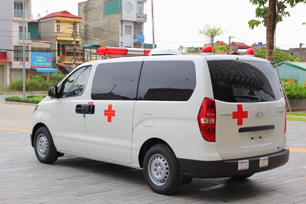 Một doanh nghiệp ở Ninh Thuận tặng xe cứu thương phòng chống Covid-19