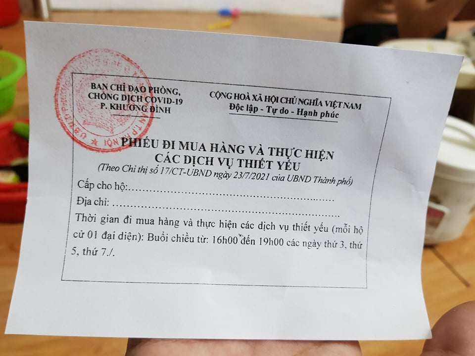 Nhiều địa phương tại Hà Nội triển khai phát phiếu đi chợ cho người dân