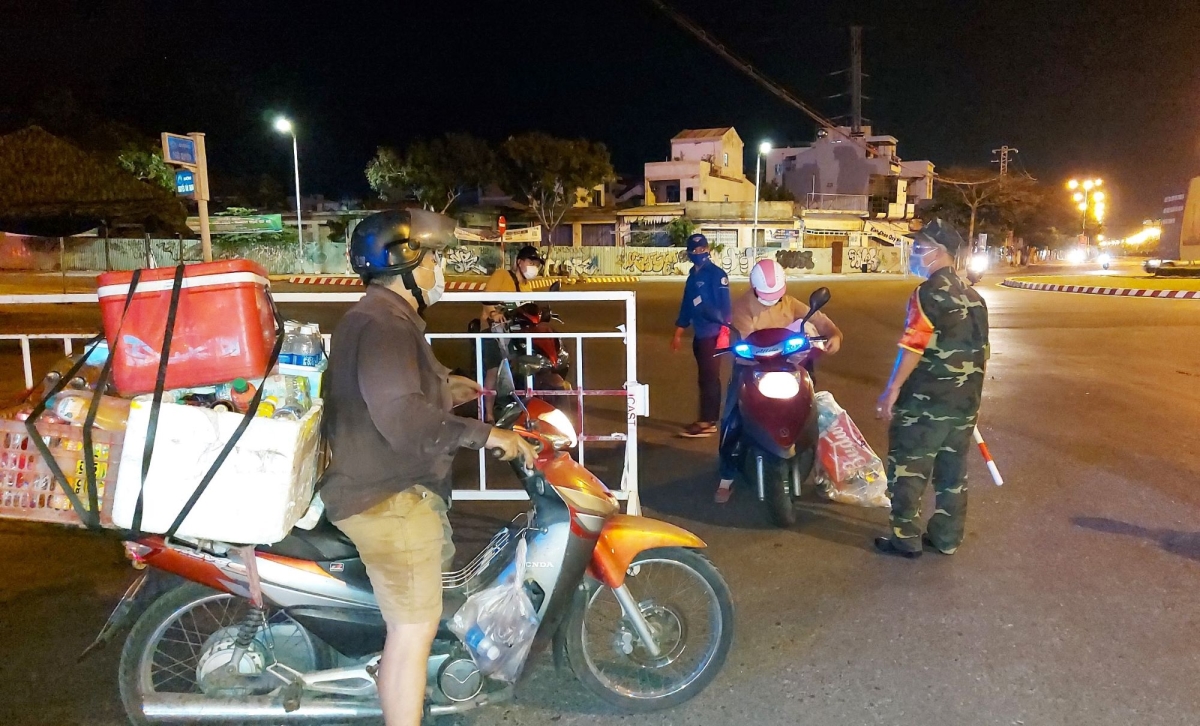 Đà Nẵng Phong tỏa gấp 4 phường ở quận Sơn Trà ngay trong đêm 317