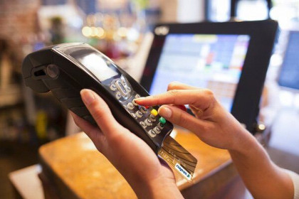 Tiếp tục giảm phí giao dịch trên ATM, POS và chuyển khoản liên ngân hàng