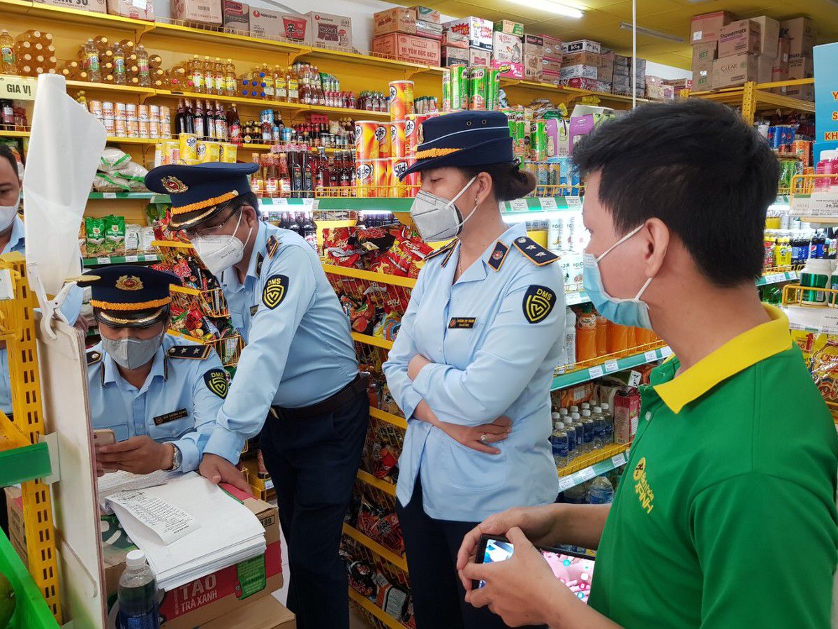 Thêm 1 cửa hàng Bách Hóa Xanh bị xử phạt vì không niêm yết giá và bán hàng hết hạn sử dụng