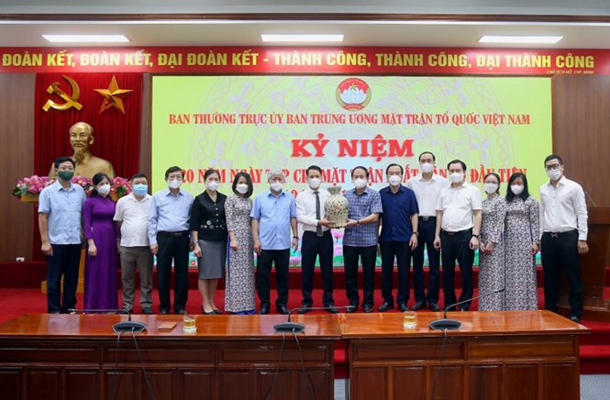 Tạp chí Mặt trận kỷ niệm 20 năm xuất bản số đầu tiên