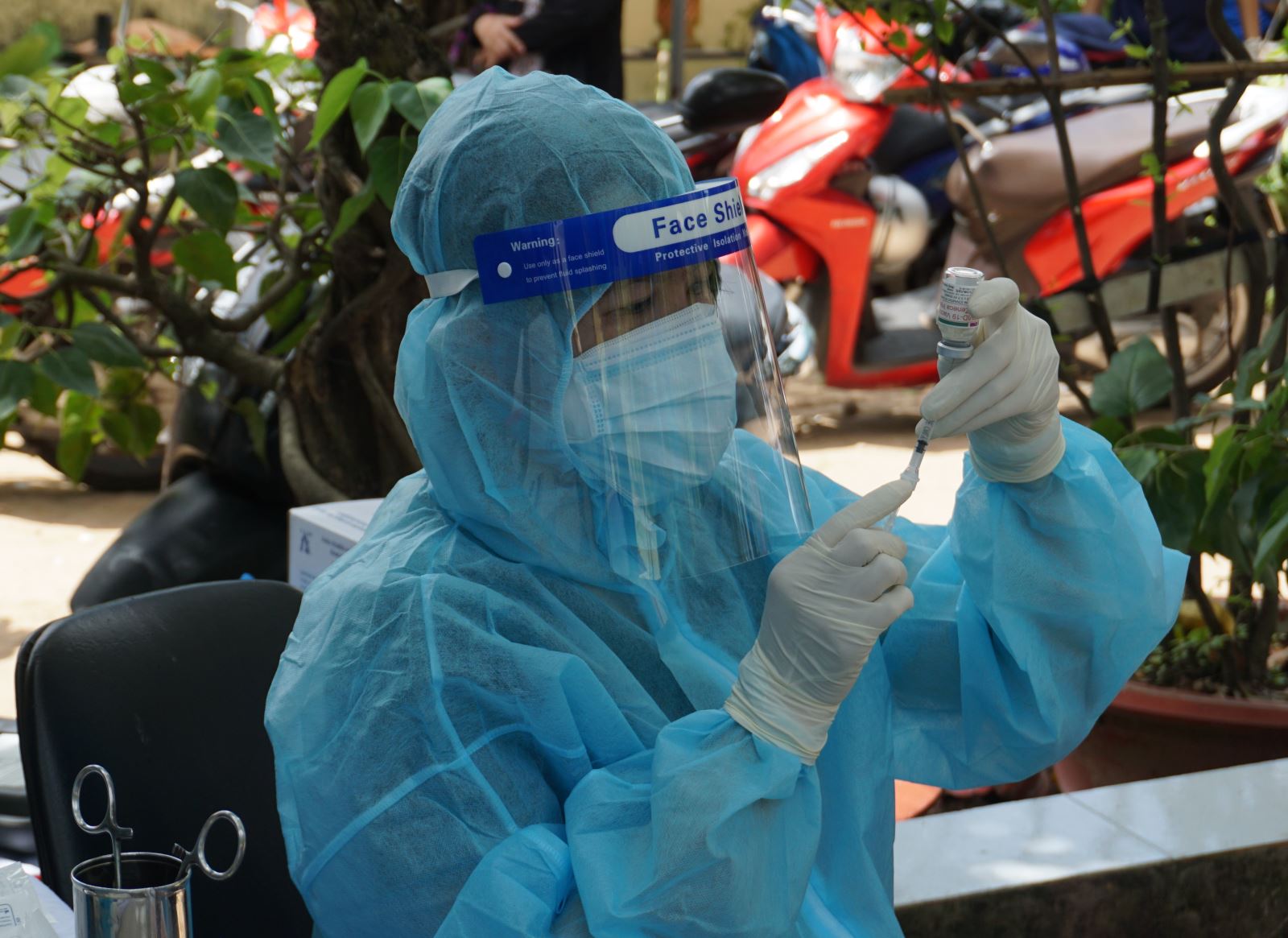 Thêm gần 600.000 liều vaccine Covid-19 về Việt Nam, số liều vaccine đã tiêm vượt mốc 8 triệu