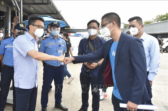 Phó Thủ tướng Vũ Đức Đam lắng nghe, chia sẻ khó khăn với doanh nghiệp chịu ảnh hưởng dịch bệnh tại TP.HCM