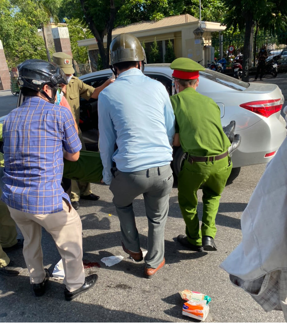 Hà Nội Nam thanh niên cố tình “thông chốt” đâm xe vào chiến sỹ Công an đang làm nhiệm vụ