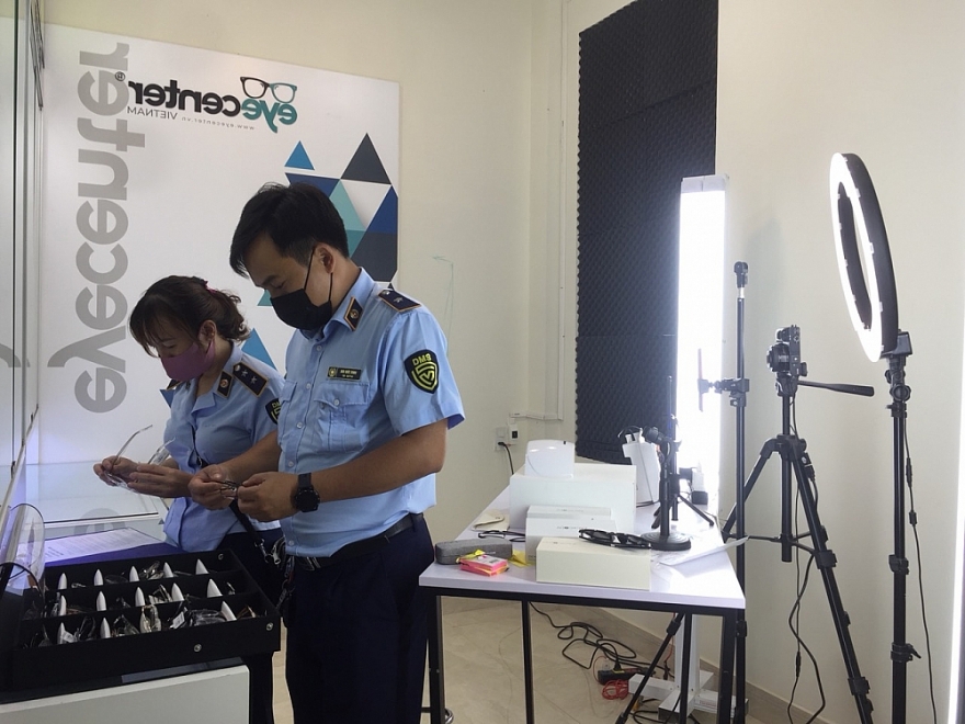 Dùng mạng xã hội để kinh doanh hàng giả, đối tượng bị phạt hơn 70 triệu đồng