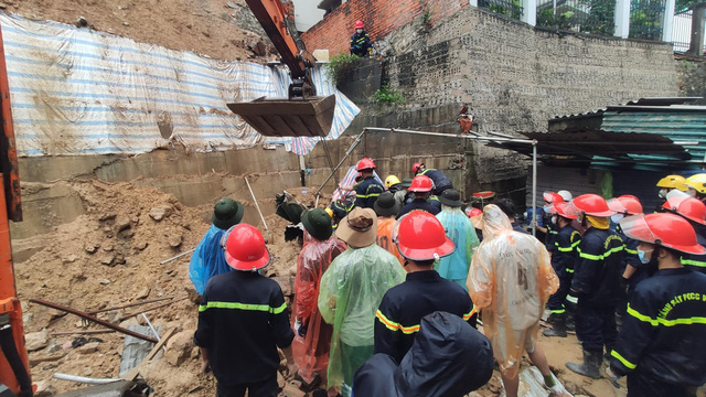 Hạ Long Sạt lở đất kinh hoàng khiến 4 người bị vùi lấp