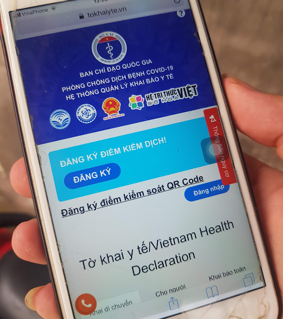 Hà Nội yêu cầu người vào - ra các chốt kiểm dịch Covid-19 đều phải khai báo y tế bằng mã QR