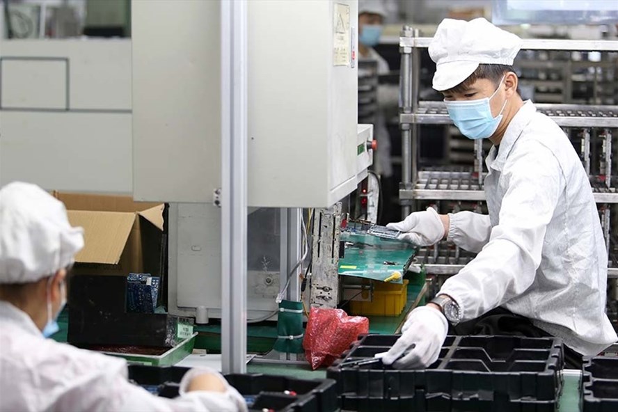 Thủ tướng yêu cầu 10 Bộ rà soát pháp luật để khơi thông các “điểm nghẽn” cho đầu tư, kinh doanh