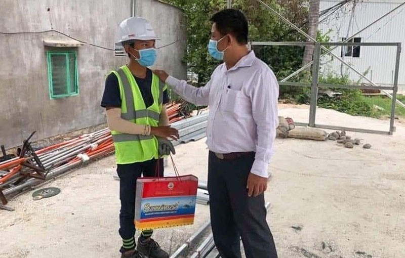 Chính thức cho nghỉ việc Phó chủ tịch phường nói bánh mì không phải thực phẩm thiết yếu