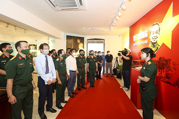 Khai mạc Triển lãm “Vị tướng huyền thoại”