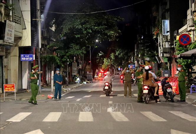 Hà Nội Kiên quyết yêu cầu ai ở đâu thì ở đó, siết chặt việc cấp và quản lý giấy đi đường