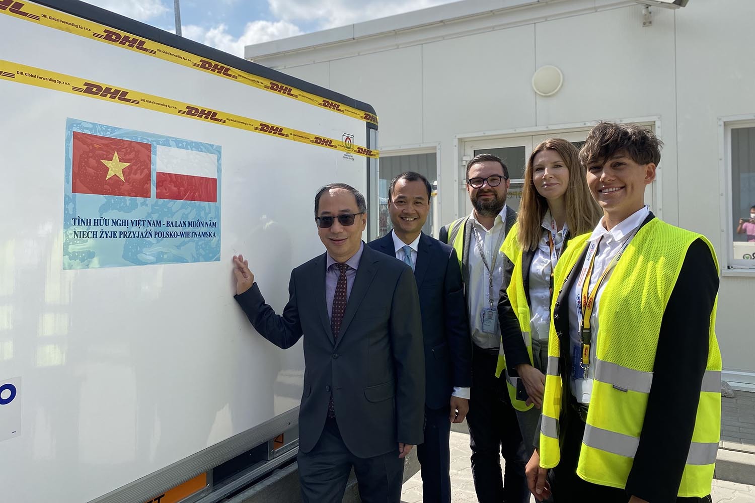 Bộ Y tế tiếp nhận 500.000 liều vắc xin AstraZeneca từ Đại sứ Ba Lan