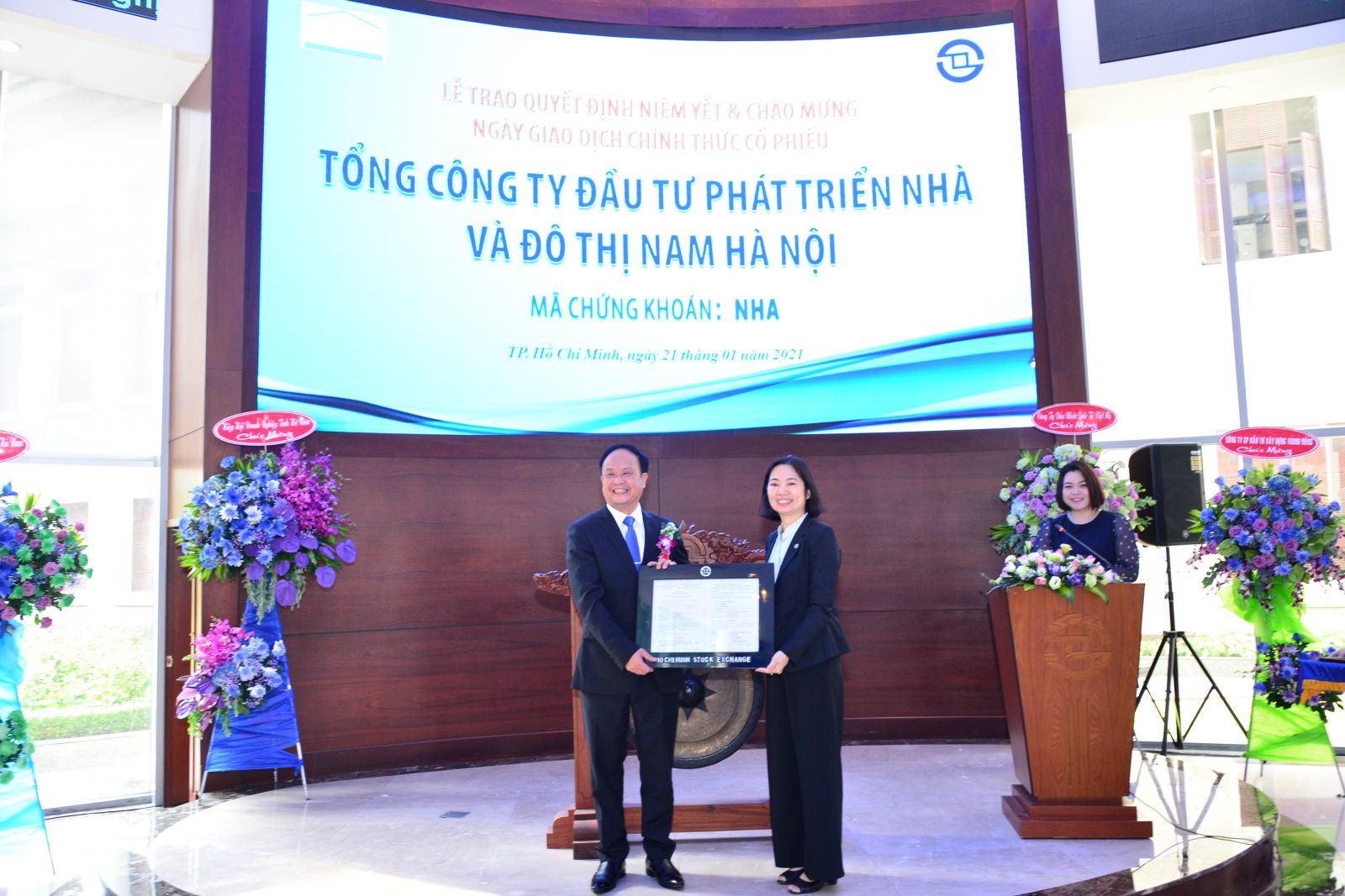 Phó tổng giám đốc Nhà và Đô thị Nam Hà Nội đăng ký bán 700.000 cổ phiếu