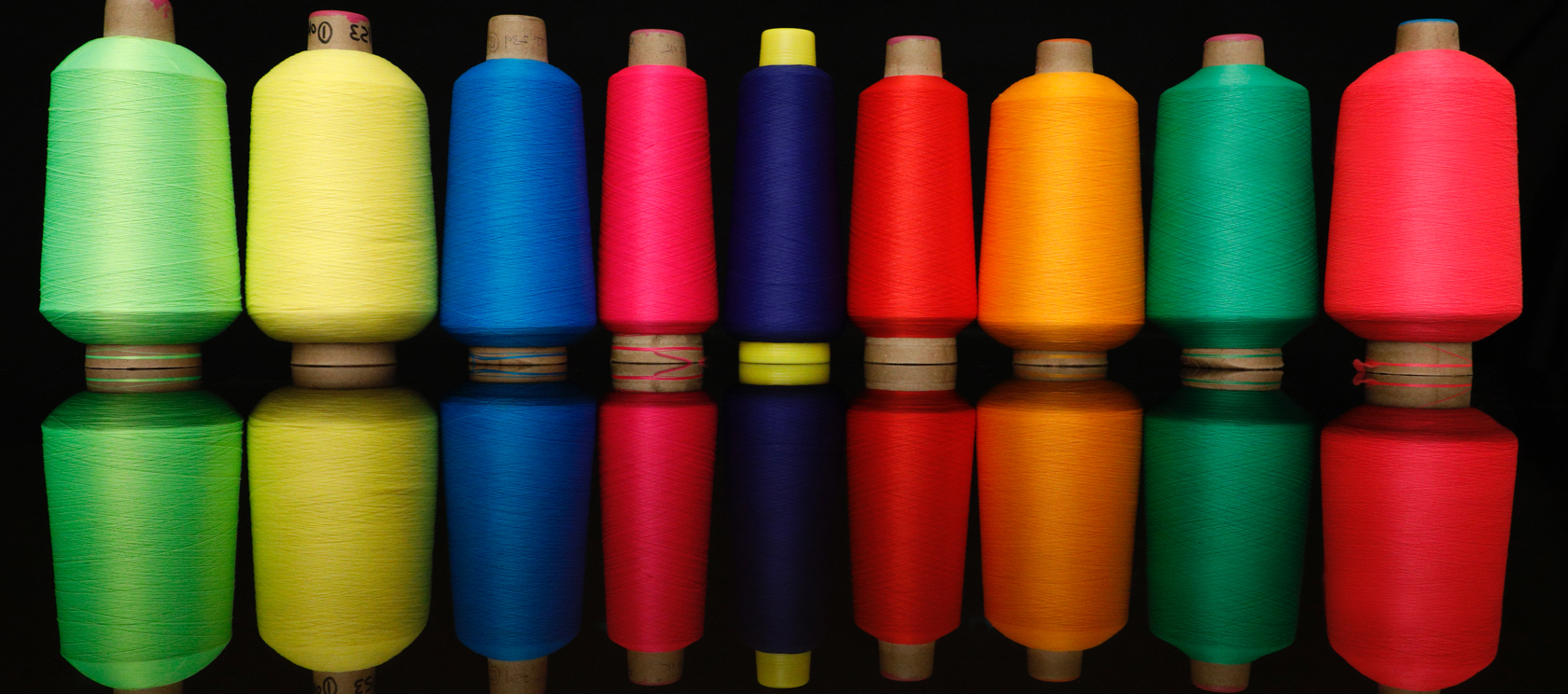 Thấm đòn Covid-19, cổ phiếu dệt may vẫn duy trì sắc xanh trong tháng 8