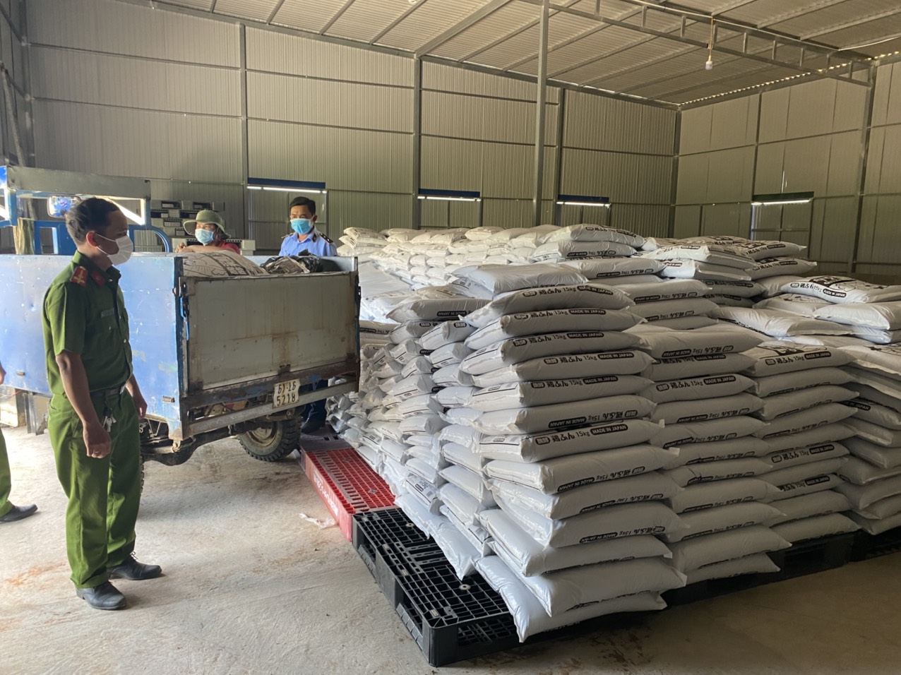 Bình Thuận phát hiện cơ sở kinh doanh phân bón “chui”