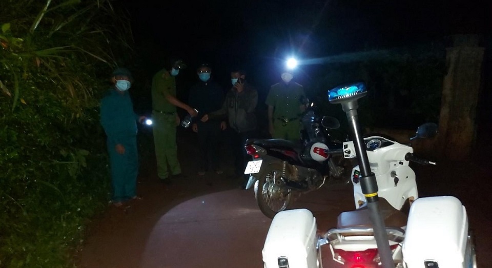 Nam thanh niên đột nhập khu vực phong tỏa để thăm người yêu