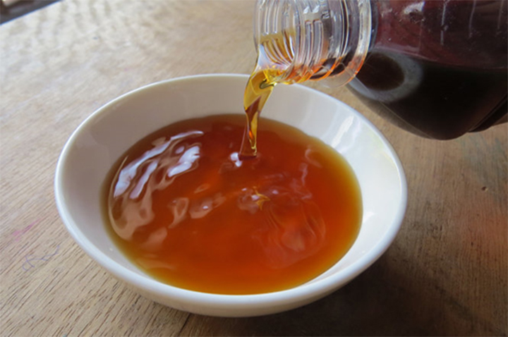 Làm thế nào để phân biệt được nước mắm nguyên chất và nước mắm pha