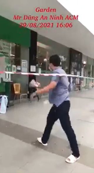 TP.HCM Xuất hiện đoạn clip người đàn ông tự xưng Ban chỉ đạo quận 7 la lối, chửi bới, không thực hiện quy định phòng dịch