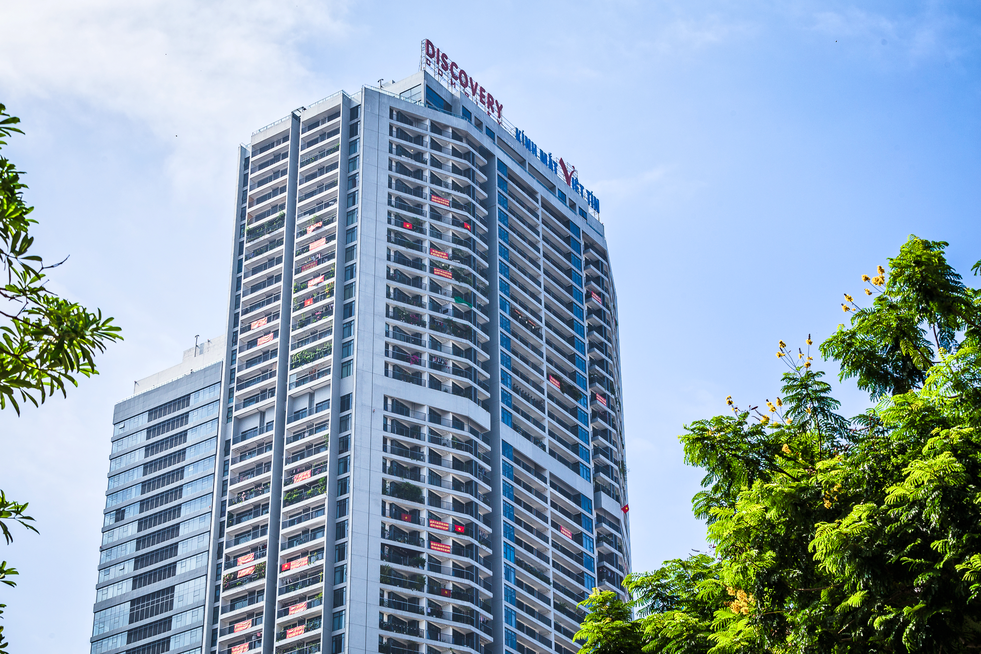 Cư dân Discovery Complex khổ sở vì nhiều năm không sổ hồng, không hộ khẩu, nay chính sách giảm tiền điện của Chính phủ trong dịch Covid-19 cũng không được hưởng