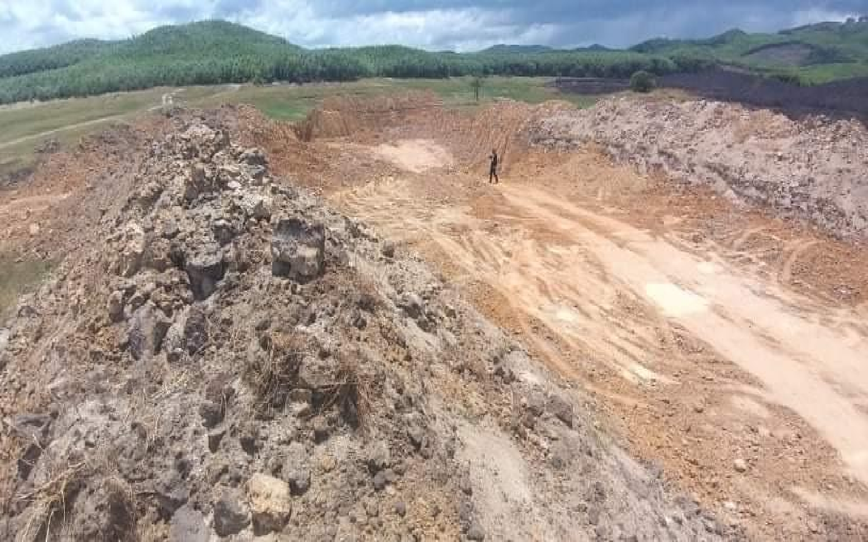 Hà Tĩnh Để khai thác khoáng sản trái phép trên địa bàn, một Chủ tịch xã bị tạm đình chỉ công tác