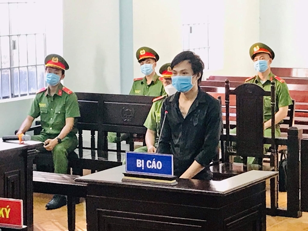 BÌNH THUẬN Lãnh án 12 tháng tù vì vượt chốt kiểm soát dịch Covid-19