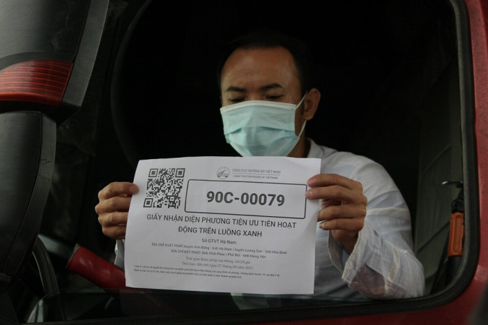 Sở GTVT TPHCM dừng cấp giấy nhận diện cho xe luồng xanh