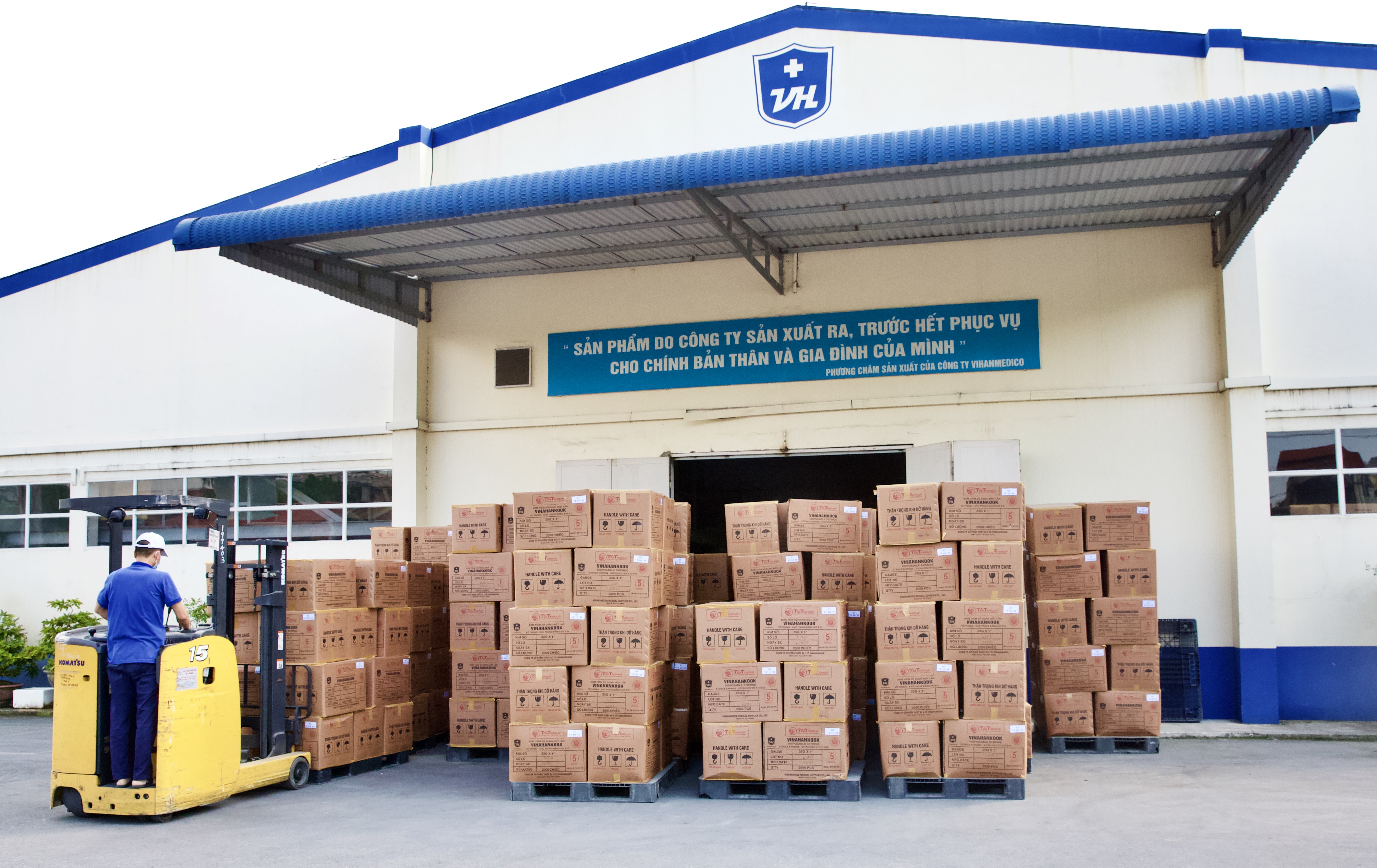 TT Group bàn giao 8,5 triệu bộ bơm kim tiêm phục vụ chiến dịch tiêm chủng quốc gia phòng Covid-19