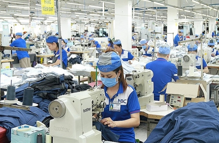 Một doanh nghiệp dệt may ngừng sản xuất nhưng nửa tháng phải chi cho công nhân 10 tỷ đồng 