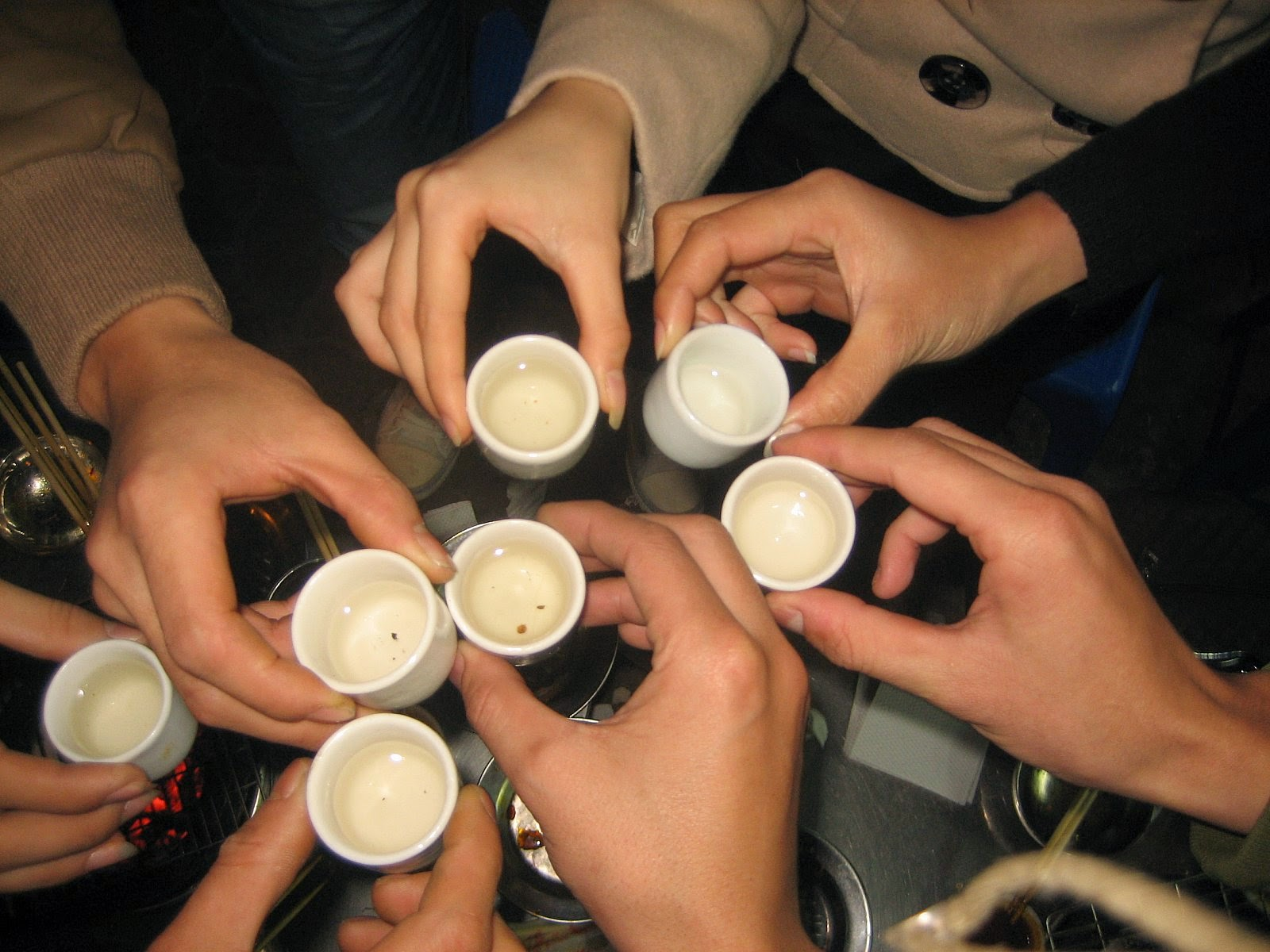 Nghệ An Tụ tập uống rượu lúc giãn cách xã hội, mỗi người bị phạt 10 triệu đồng