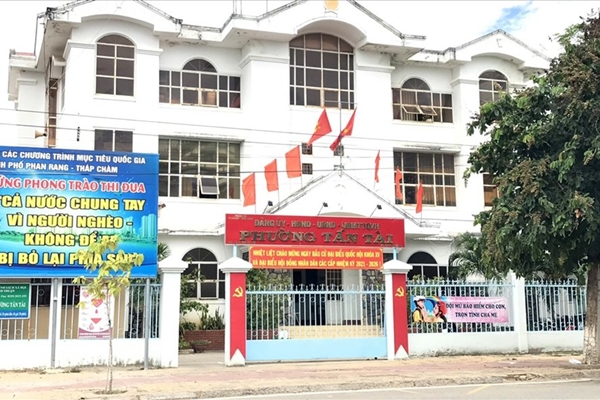 Ninh Thuận Cách chức chủ tịch phường vì thu tiền khi cấp giấy ra đường