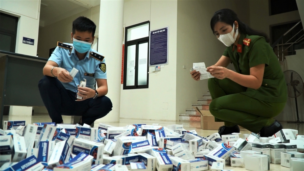 Hà Nội Thu giữ gần 500 hộp thuốc điều trị Covid-19 không rõ nguồn gốc