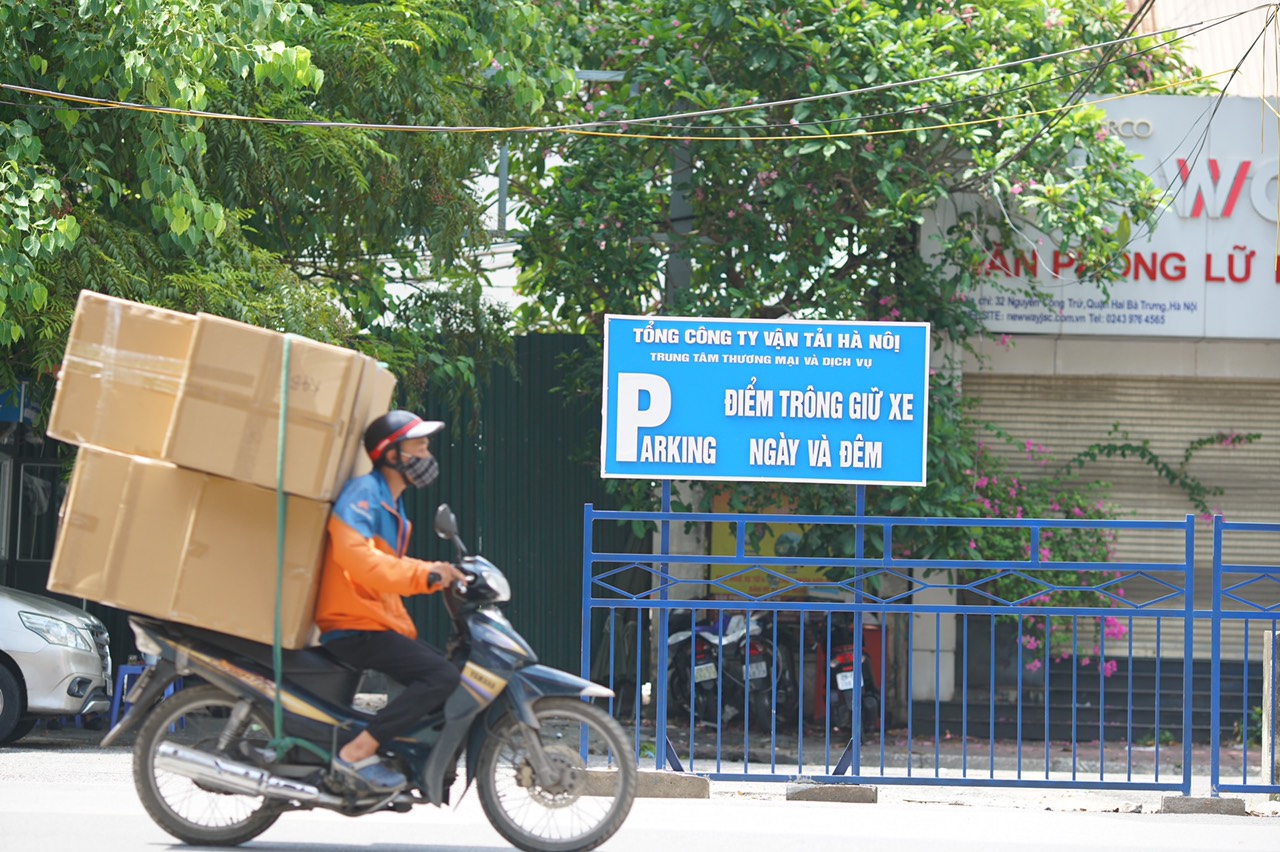 Hà Nội quy định thời gian hoạt động của nhân viên giao hàng để đảm bảo yêu cầu chống dịch