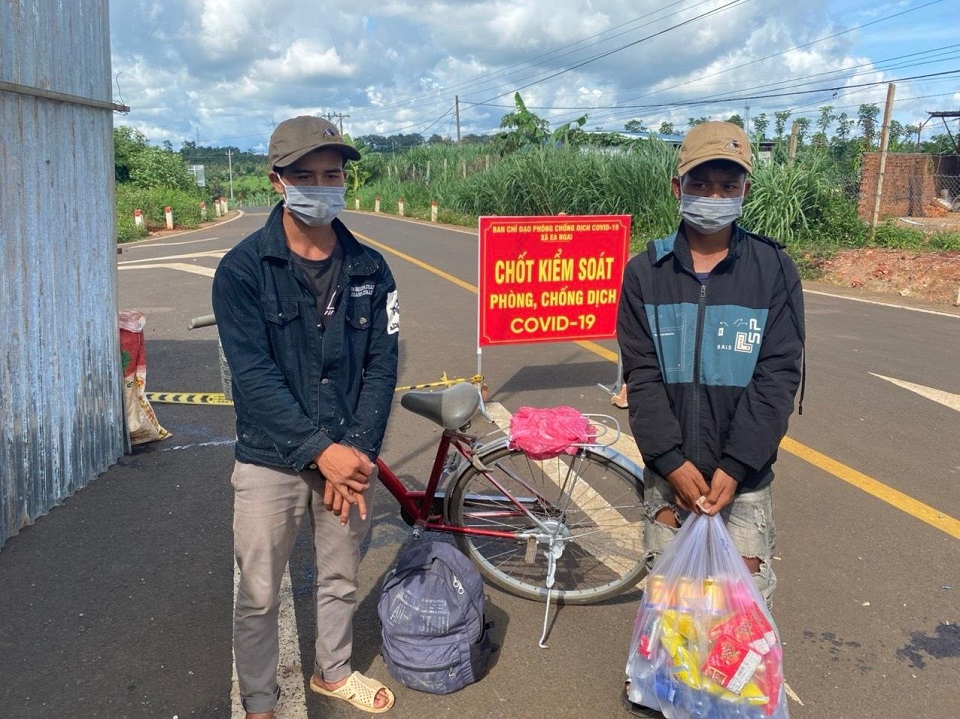 Nghĩa cử cao đẹp tại chốt kiểm soát dịch COVID-19 ở Đắk Lắk