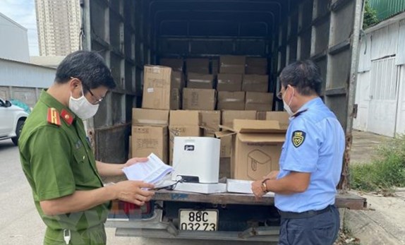 Hà Nội Phát hiện xe “luồng xanh” chở 200 máy tạo oxy không rõ nguồn gốc