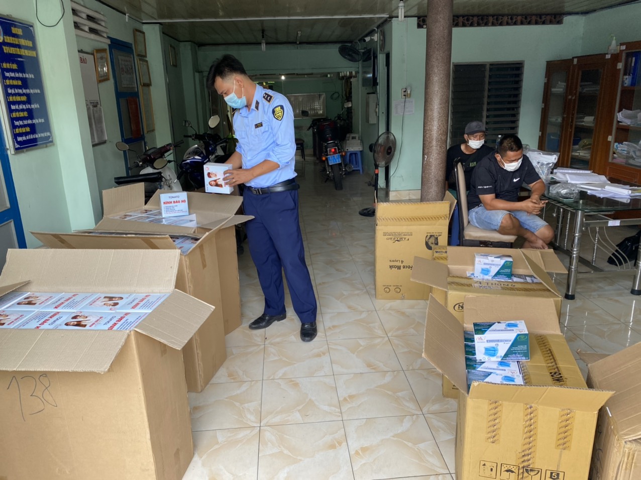 Phát hiện phương tiện vận chuyển dụng cụ bắn cồn nhập lậu