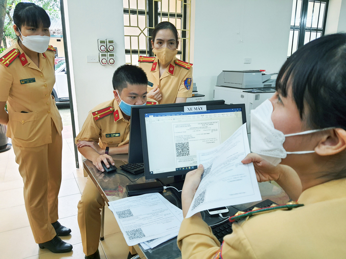 Đường dây nóng hỗ trợ đăng ký cấp giấy đi đường tại Hà Nội