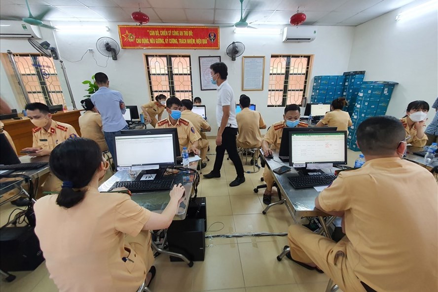 Công an Hà Nội đã cấp hơn 20.000 giấy đi đường mẫu mới
