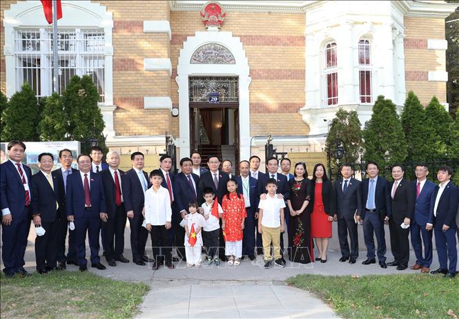 Chủ tịch Quốc hội Tích cực vận động châu Âu để có vaccine và thiết bị y tế nhanh nhất, sớm nhất