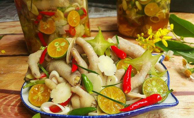 Bí quyết làm chân gà ngâm sả tắc ngon giòn sần sật, nhâm nhi ngày cuối tuần