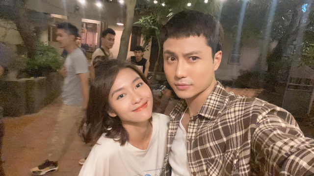 11 tháng 5 ngày Loạt ảnh ngọt ngào ở trên phim và hậu trường của Thanh Sơn - Khả Ngân