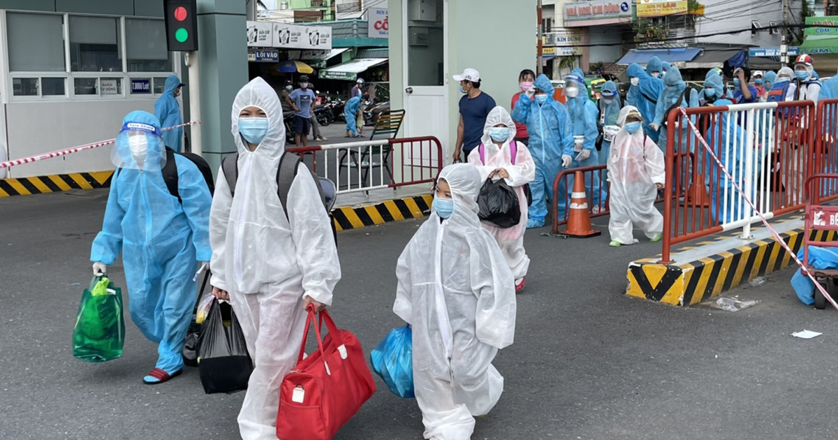 Bình Định Thêm 20 chuyến xe chở học sinh, thai phụ từ TP HCM về quê 